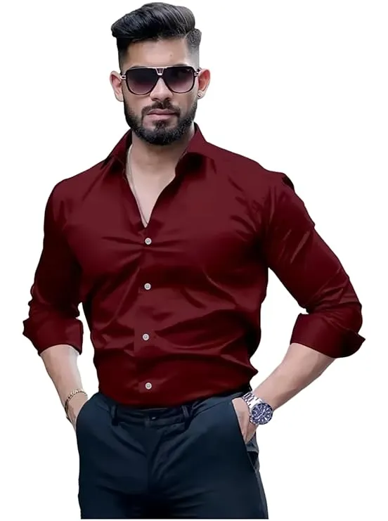 मैरून शर्ट के साथ ब्लैक पैंट